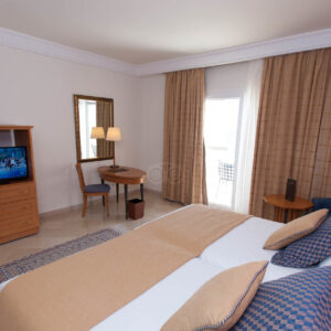 PACKAGE 1: BreakAway Jetsetter Package – £550.00pp (Non-Sea View Room)