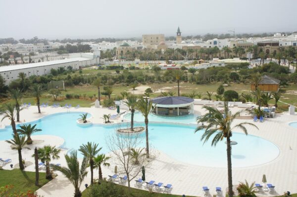 PACKAGE 3: BreakAway Elite Package - £750.00pp (Non Sea View Suite) - Image 2