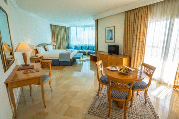 PACKAGE 2: BreakAway Prestige Package – £600.00pp (Sea View Room)