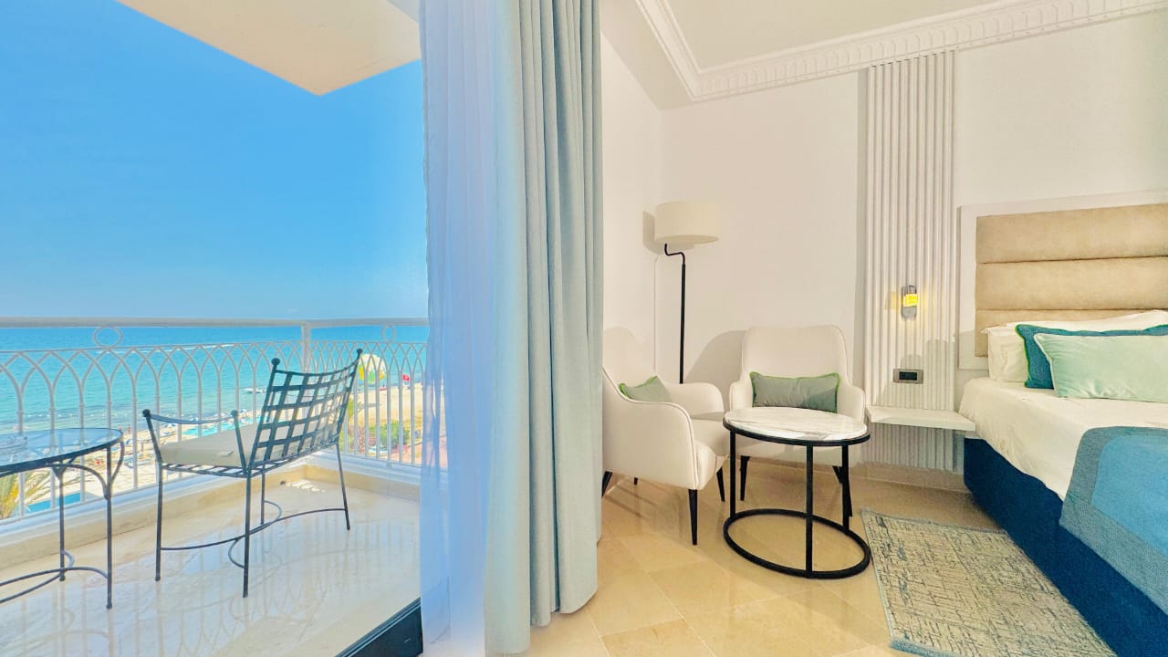 PACKAGE 4: BreakAway Royal Package - £800.00pp (Sea View Suite)