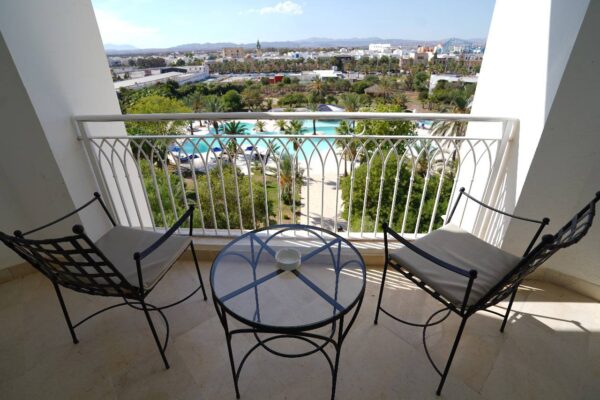 PACKAGE 1: BreakAway Jetsetter Package – £550.00pp (Non-Sea View Room) - Image 3